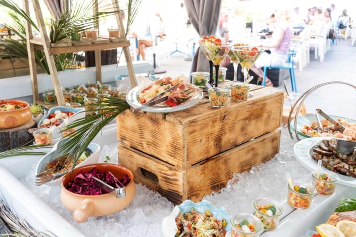 An overview at the Usefulness of Buffet Services at Weddings